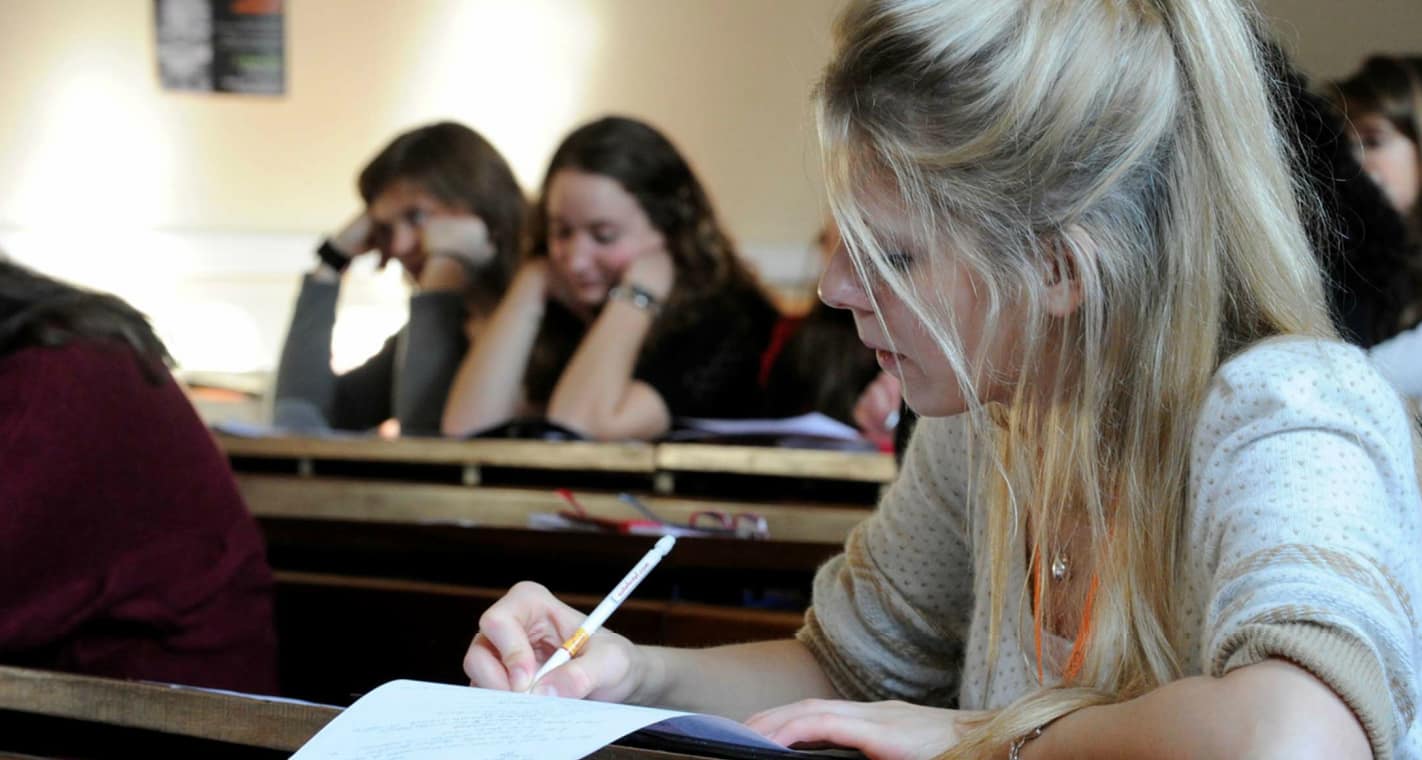 Capture4 Etudiants travaillant sur ordinateurs